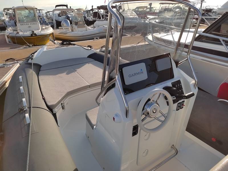 Location avec l'Atelier Nautique pour une sortie en mer de ce CAPELLI TEMPEST 700 Dernière Génération au départ du Port d'Arcachon.