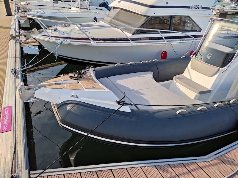 Location avec l'Atelier Nautique pour une sortie en mer de ce CAPELLI TEMPEST 700 Dernière Génération au départ du Port d'Arcachon.