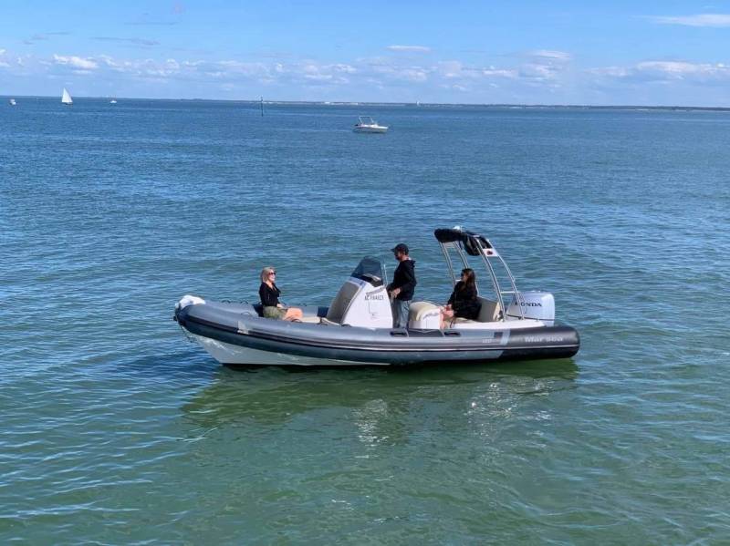 Louez ce semi-rigide MARSEA (CM) 120 au départ d'Arcachon, du Cap Ferret, Andernos. Moderne et confortable le MarSea est idéal  pour découvrir le Bassin d'Arcachon.