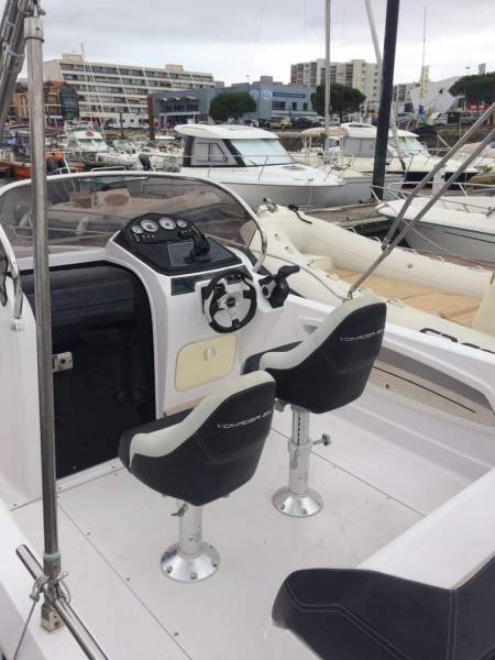 Ranieri voyager 21 homologue 7 personnes