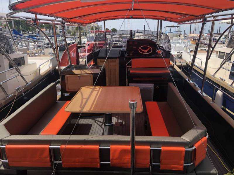 Location de notre Beacher Concept V10.2 Croisiere pour toute occasion ou promenade sur le Bassin d'Arcachon.