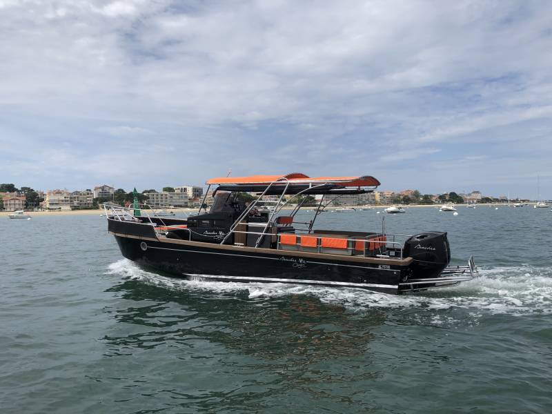Location de notre Beacher Concept V10.2 Croisiere pour toute occasion ou promenade sur le Bassin d'Arcachon.