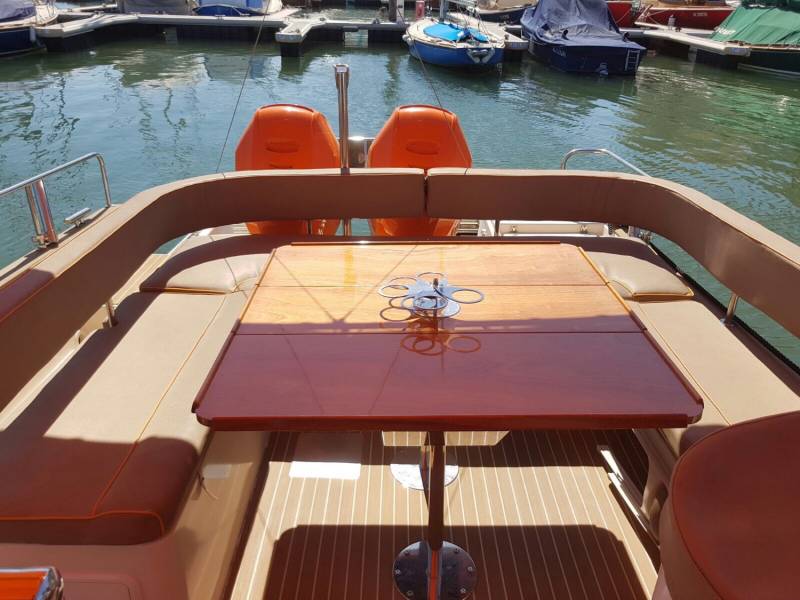 venez explorer les alentours du bassin d'Arcachon avec votre skipper qui vous accompagnera sur votre Beacher  v 10 croisière homologué 17 personnes