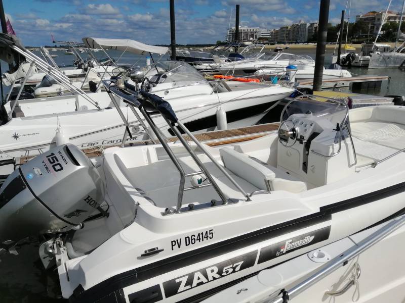louer un bateau de la marque zar 57 louer un ZAR 57 pour découvrir l'ile aux oiseaux