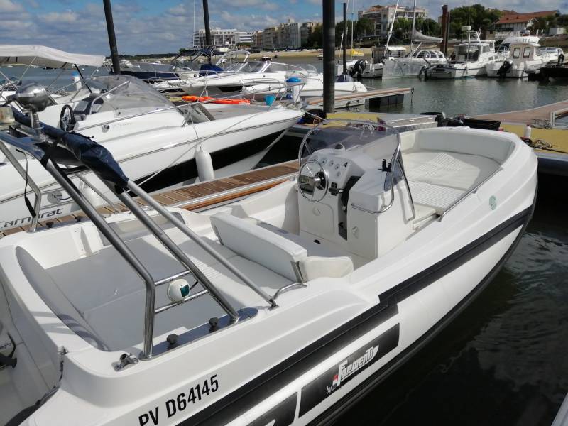louer un bateau de la marque zar 57 louer un ZAR 57 pour découvrir l'ile aux oiseaux