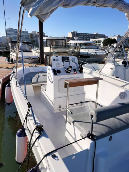 Louez au départ d'Arcachon ce magnifique ARC EYRE 6 et découvrez depuis le Bassin d'Arcachon les villes d'Andernos, d'Ares, du Cap Ferret ou bien La Hume.