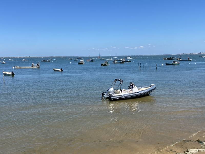 Louez ce semi-rigide MARSEA (CM) 120 au départ d'Arcachon, du Cap Ferret, Andernos. Moderne et confortable le MarSea est idéal  pour découvrir le Bassin d'Arcachon.