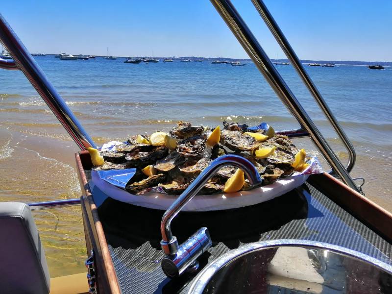 Try local Arcachon Oysters during your boating experience.