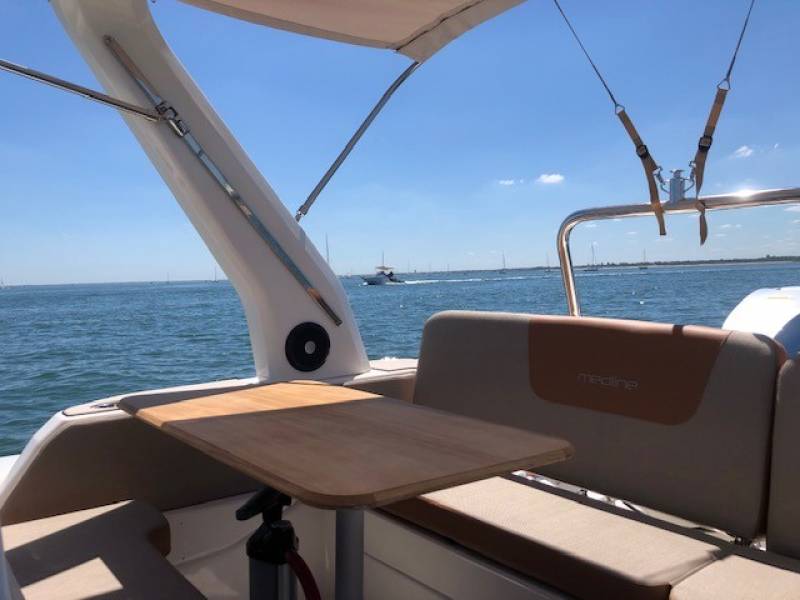 Le carré arriere de ce Zodiac Medline 750 vous assure des moments inoubliables entre amis.