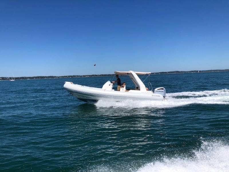 Naviguez en toute tranquillité et sécurtité a bord de ce Zodiac Medline 750.